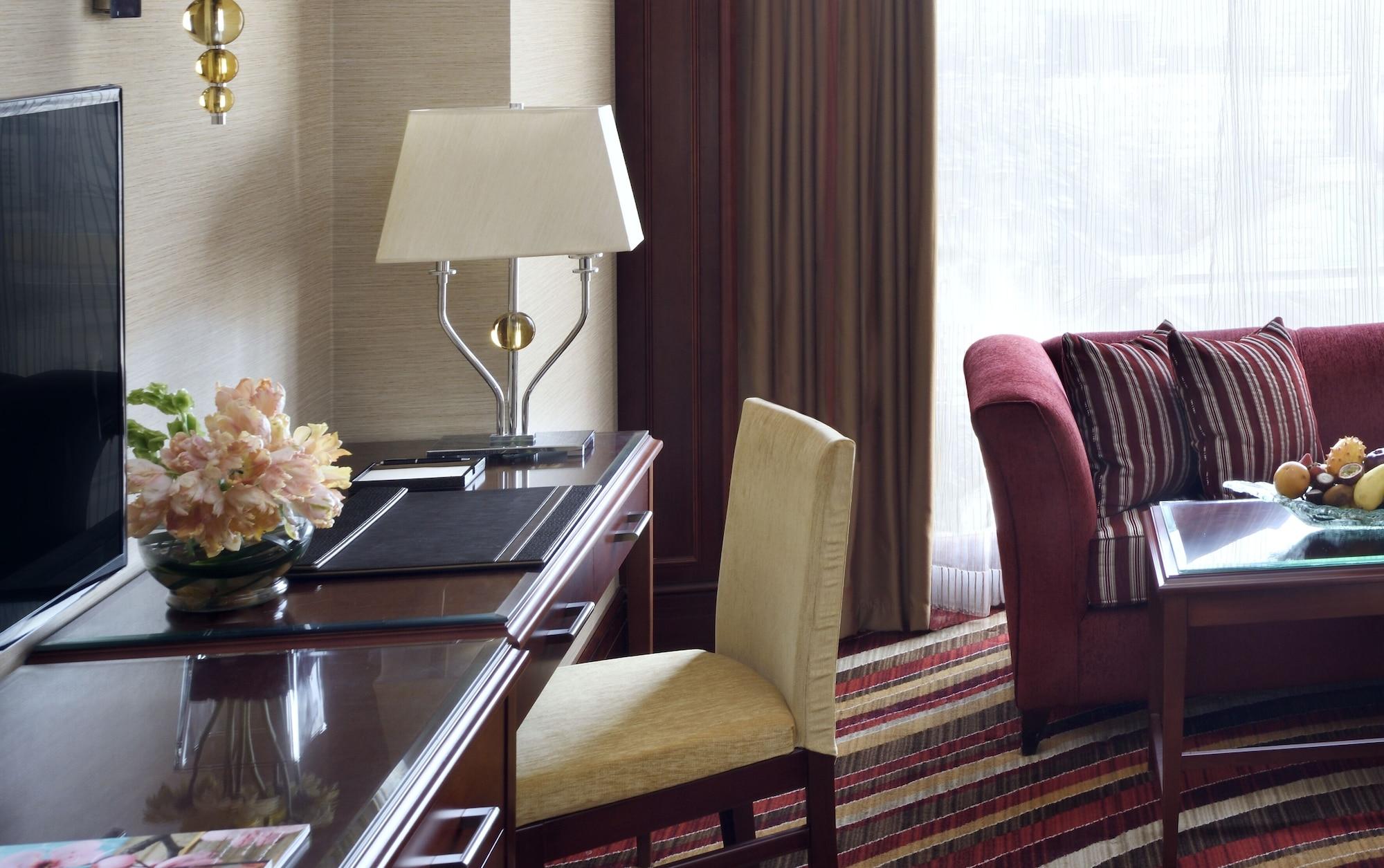 Moevenpick Hotel City Star Jeddah Ngoại thất bức ảnh A room at the hotel