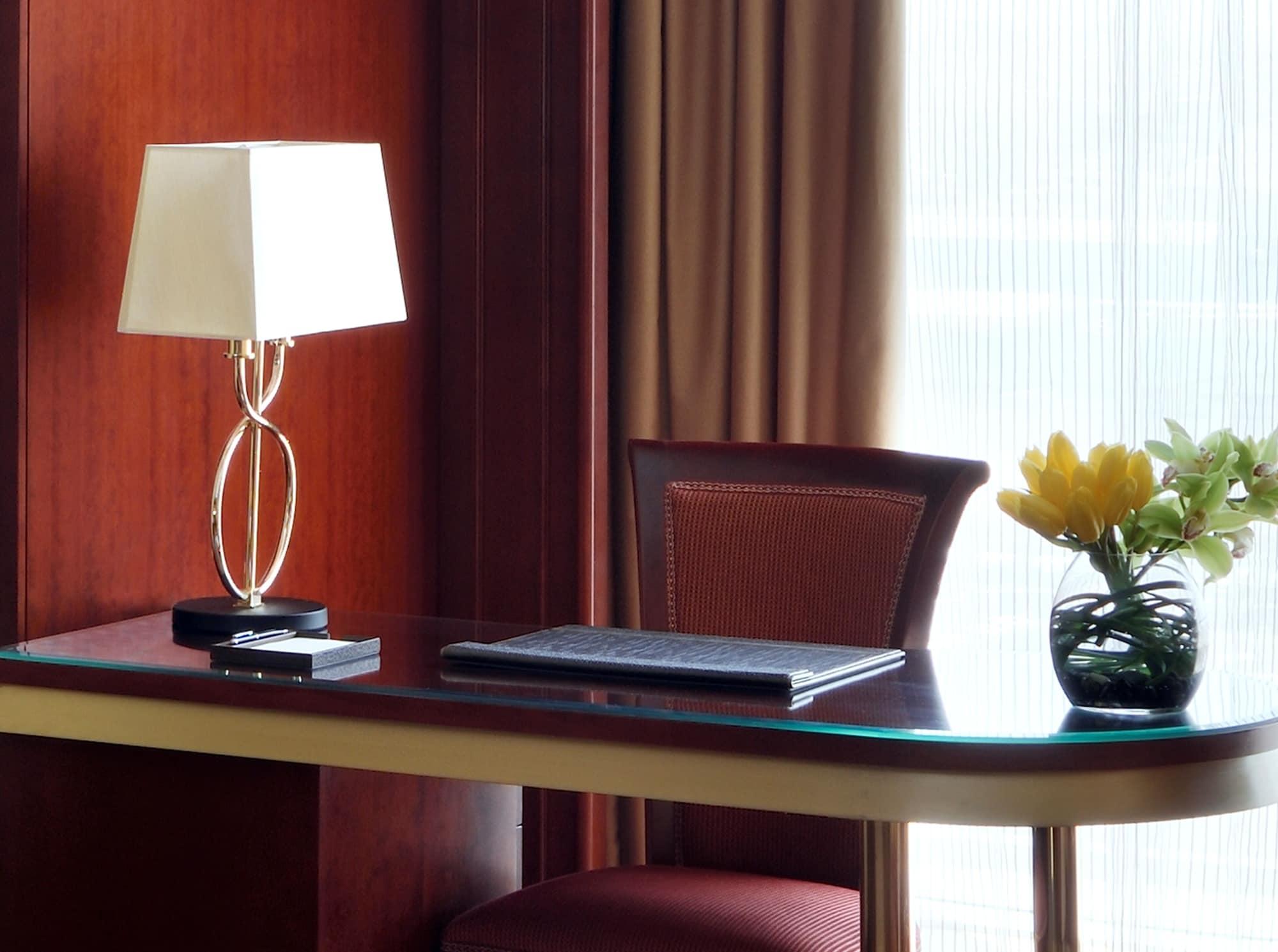 Moevenpick Hotel City Star Jeddah Ngoại thất bức ảnh A table lamp
