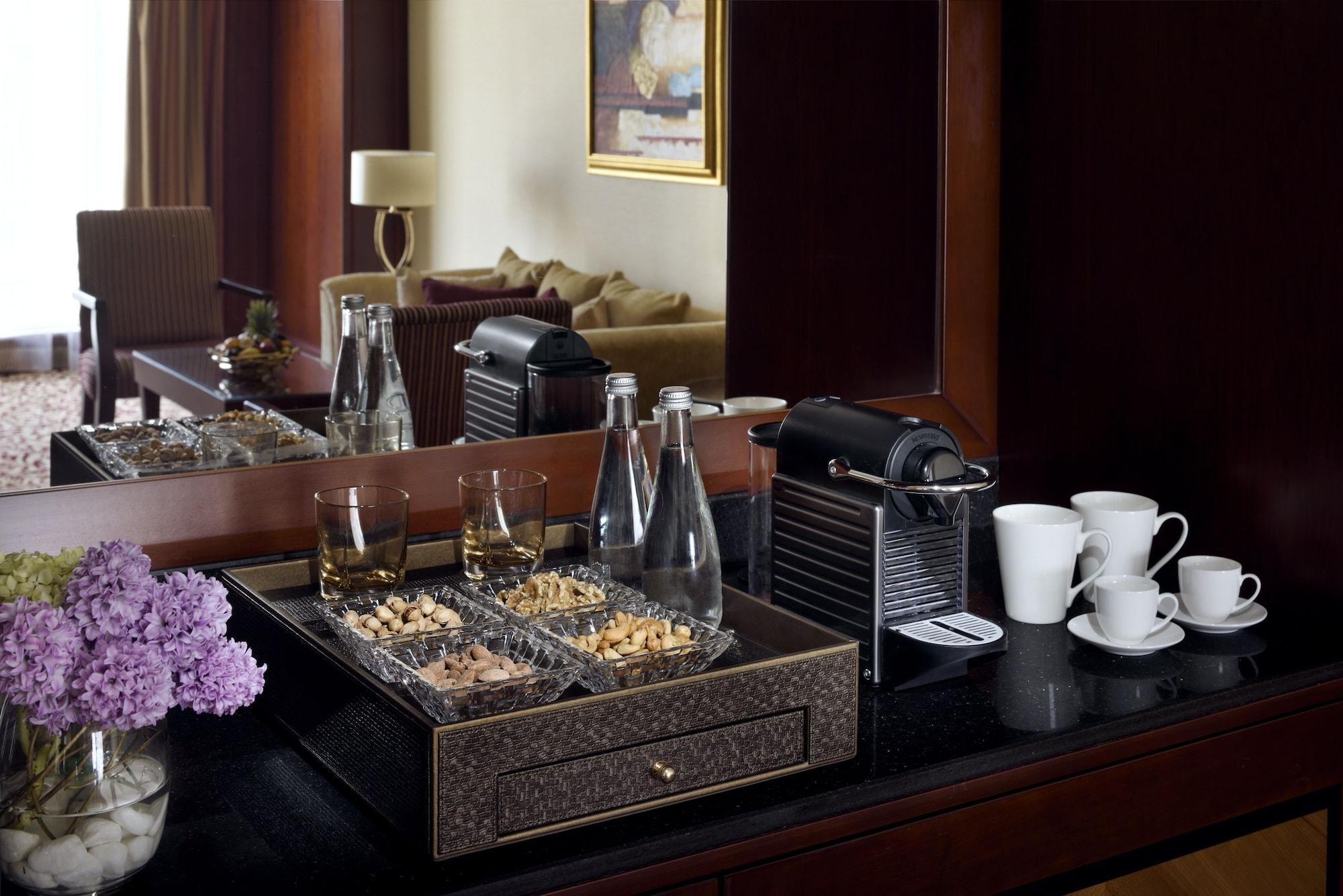 Moevenpick Hotel City Star Jeddah Ngoại thất bức ảnh A Nespresso machine in a hotel room