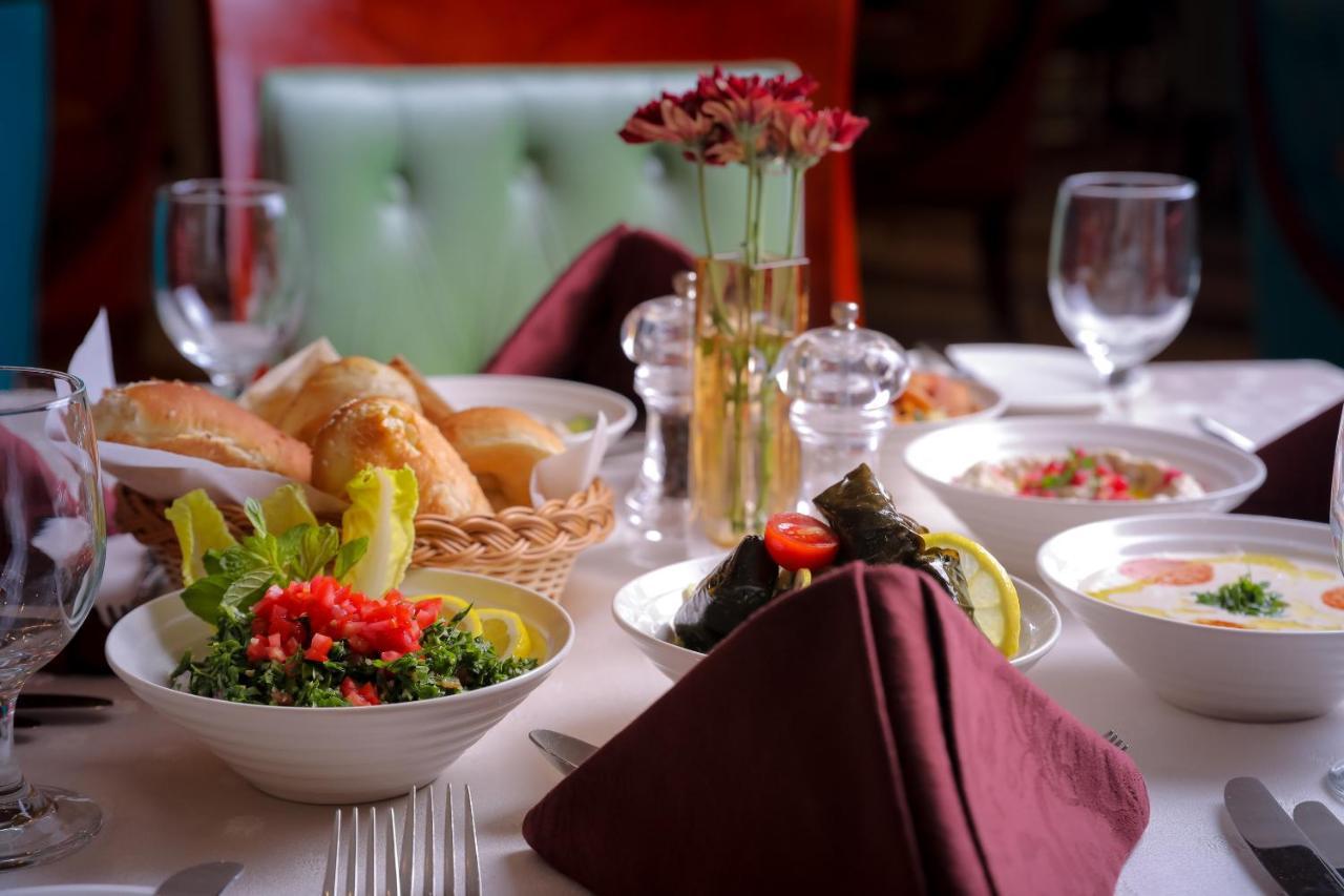 Moevenpick Hotel City Star Jeddah Ngoại thất bức ảnh A selection of Lebanese cuisine
