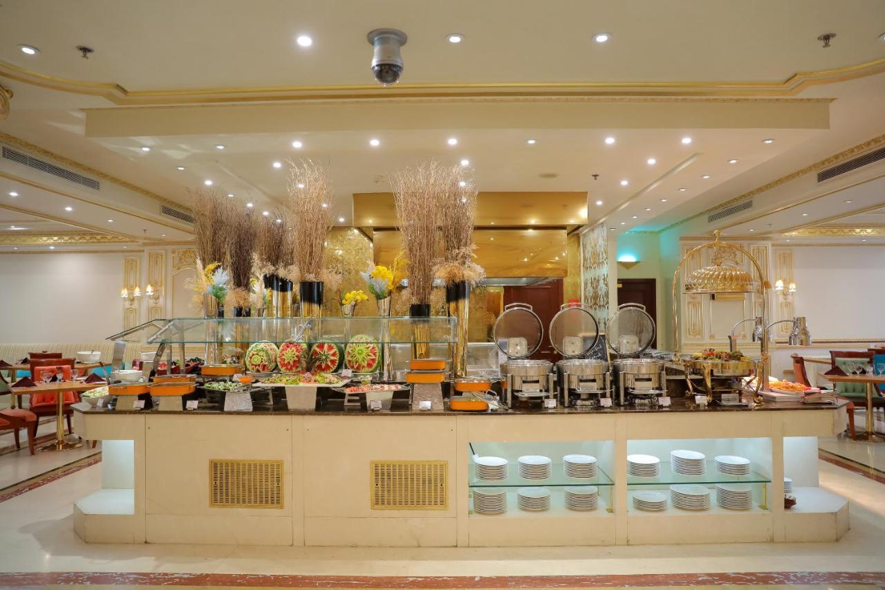Moevenpick Hotel City Star Jeddah Ngoại thất bức ảnh A buffet at a hotel