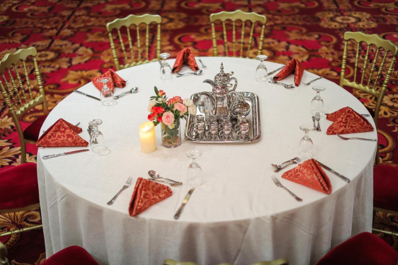Moevenpick Hotel City Star Jeddah Ngoại thất bức ảnh A table set for afternoon tea