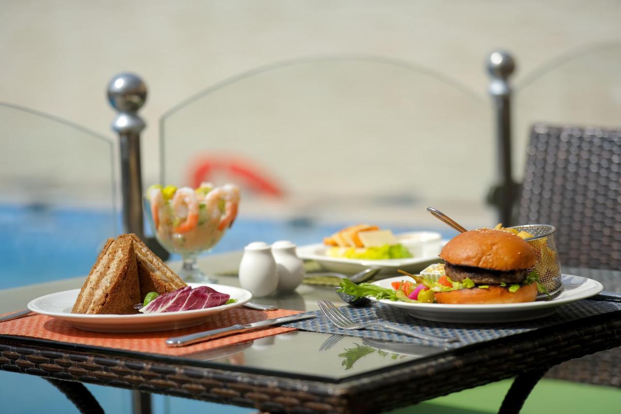 Moevenpick Hotel City Star Jeddah Ngoại thất bức ảnh A typical lunch at the hotel
