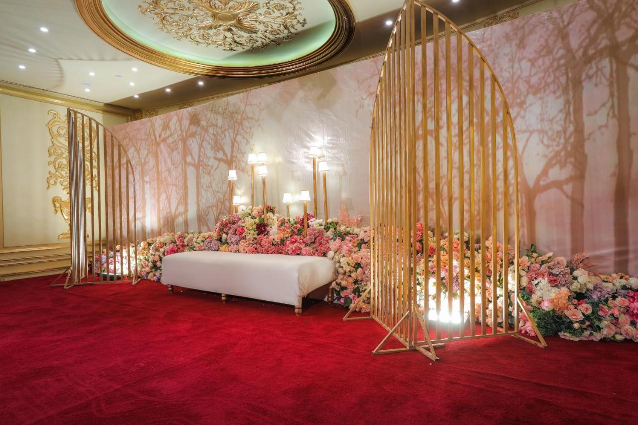 Moevenpick Hotel City Star Jeddah Ngoại thất bức ảnh A traditional Malay wedding reception