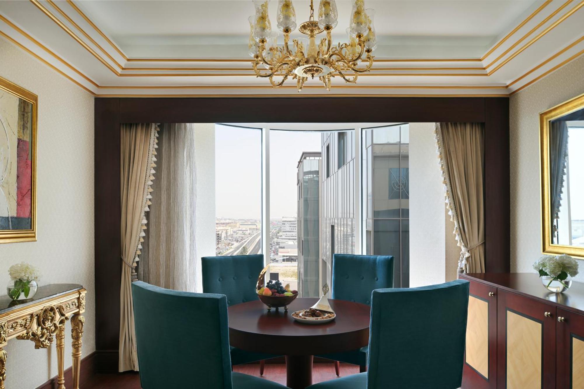 Moevenpick Hotel City Star Jeddah Ngoại thất bức ảnh A dining room