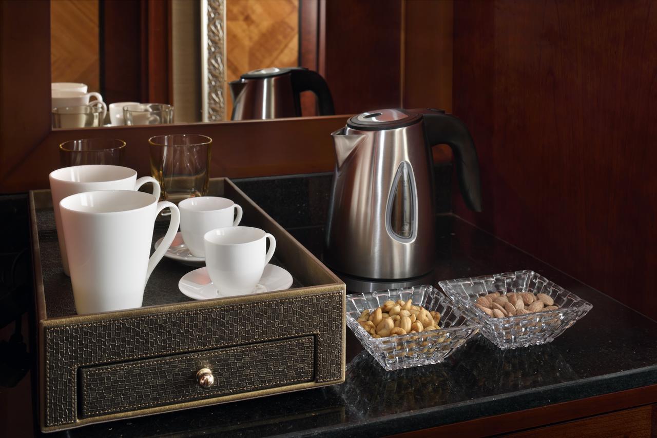 Moevenpick Hotel City Star Jeddah Ngoại thất bức ảnh A tea tray